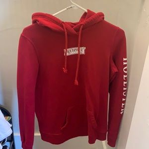 red hollister sweatshirt